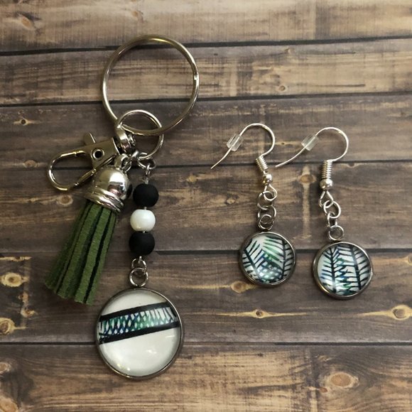 Costa Rica Escape Key Chain Purse Clip Earrings Tassel Color Street Retired - Picture 1 of 3